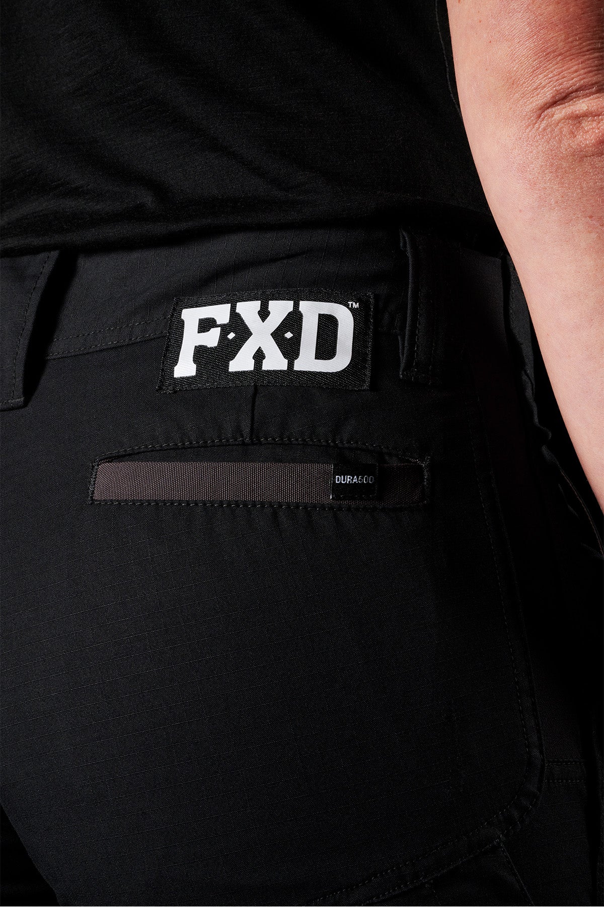 FX12306212_BLACK_8_vdg0jr_1708037587